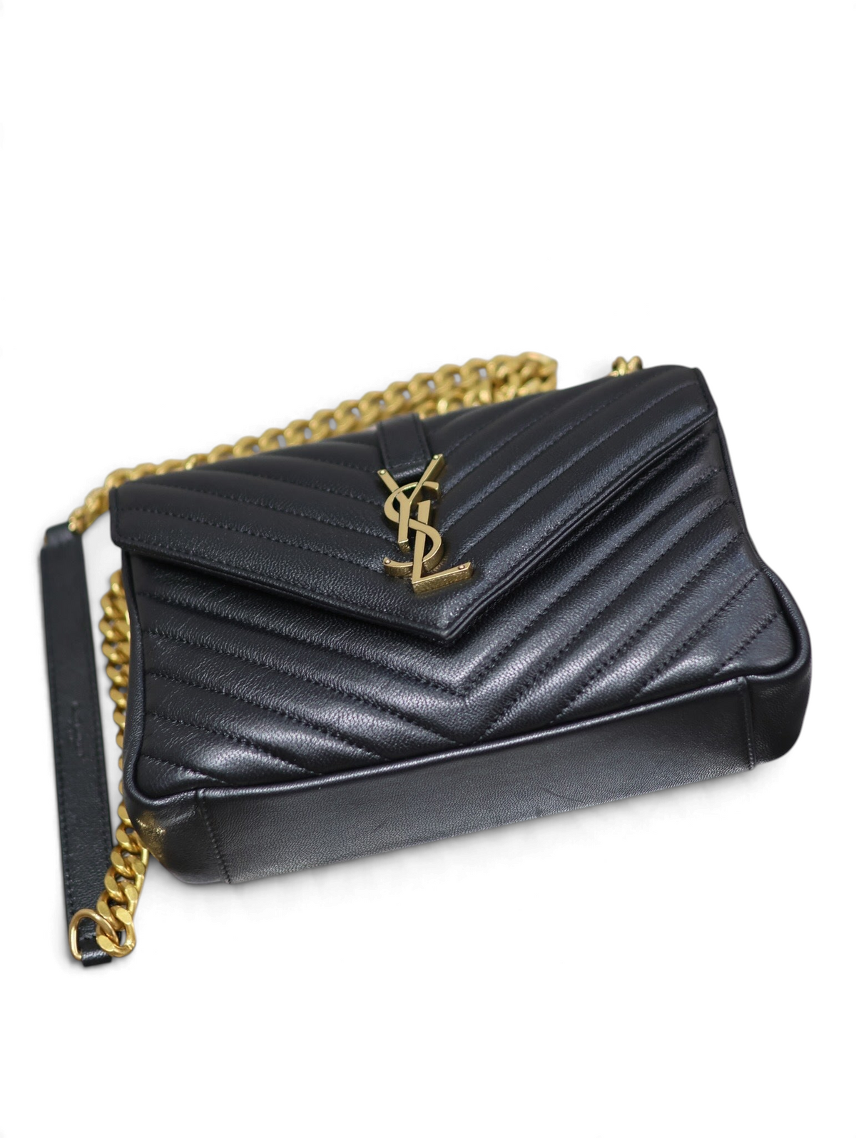 SWORD LUXURY siyah kapitone deri Saint Laurent Collage çanta, altın tonlu YSL monogram ve zincir askı detaylı.
