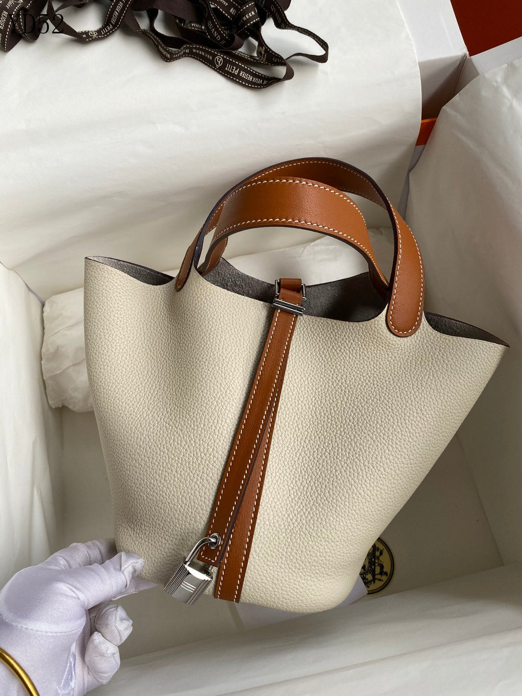Picotin Lock 18 Togo Leather Bucket Bag – Cream & Gold Brown