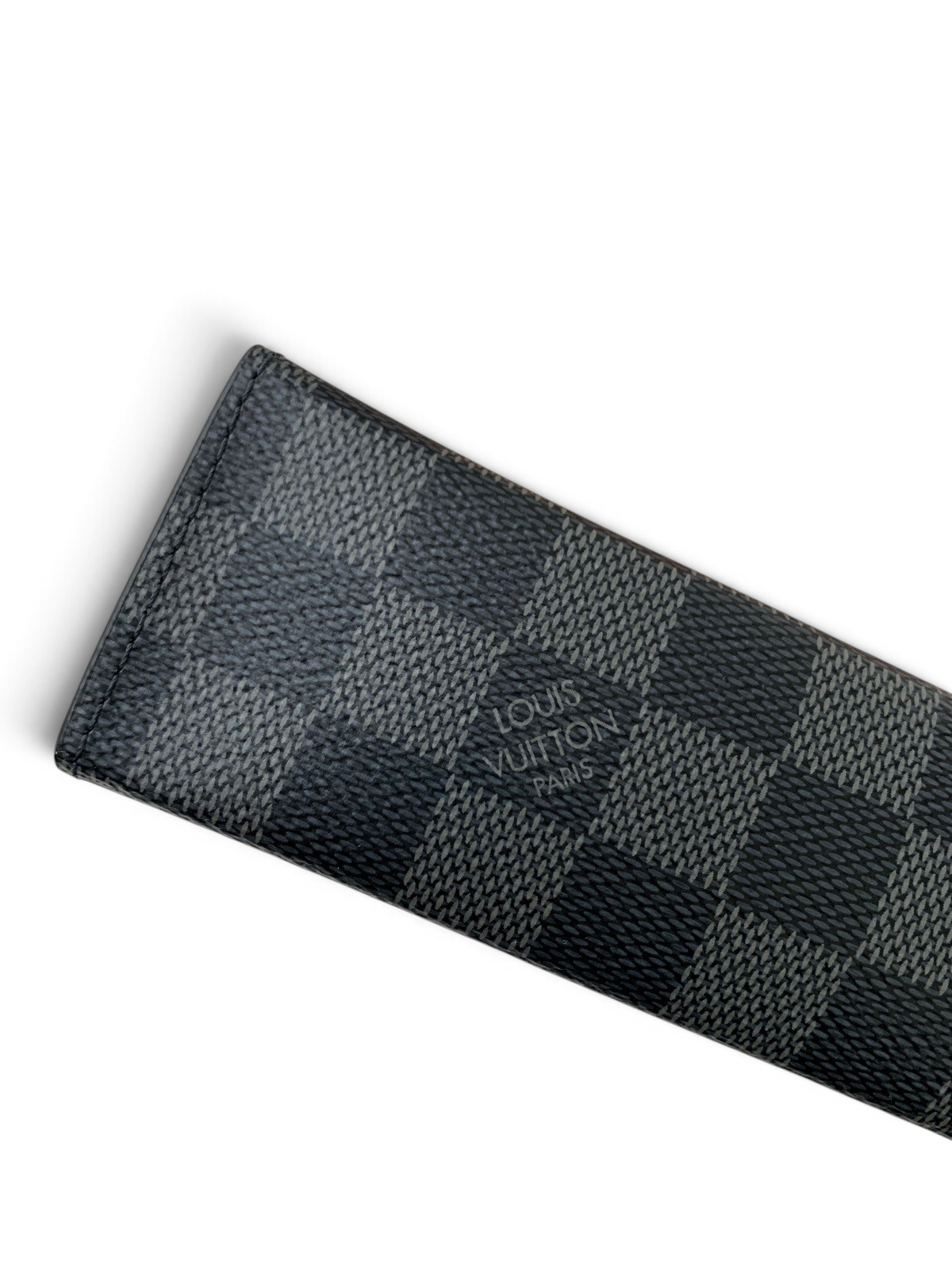 SWORD LUXURY Pochette Voyage clutch, siyah ve gri Damier Graphite kanvas desenli, lüks erkek el çantası detayı.