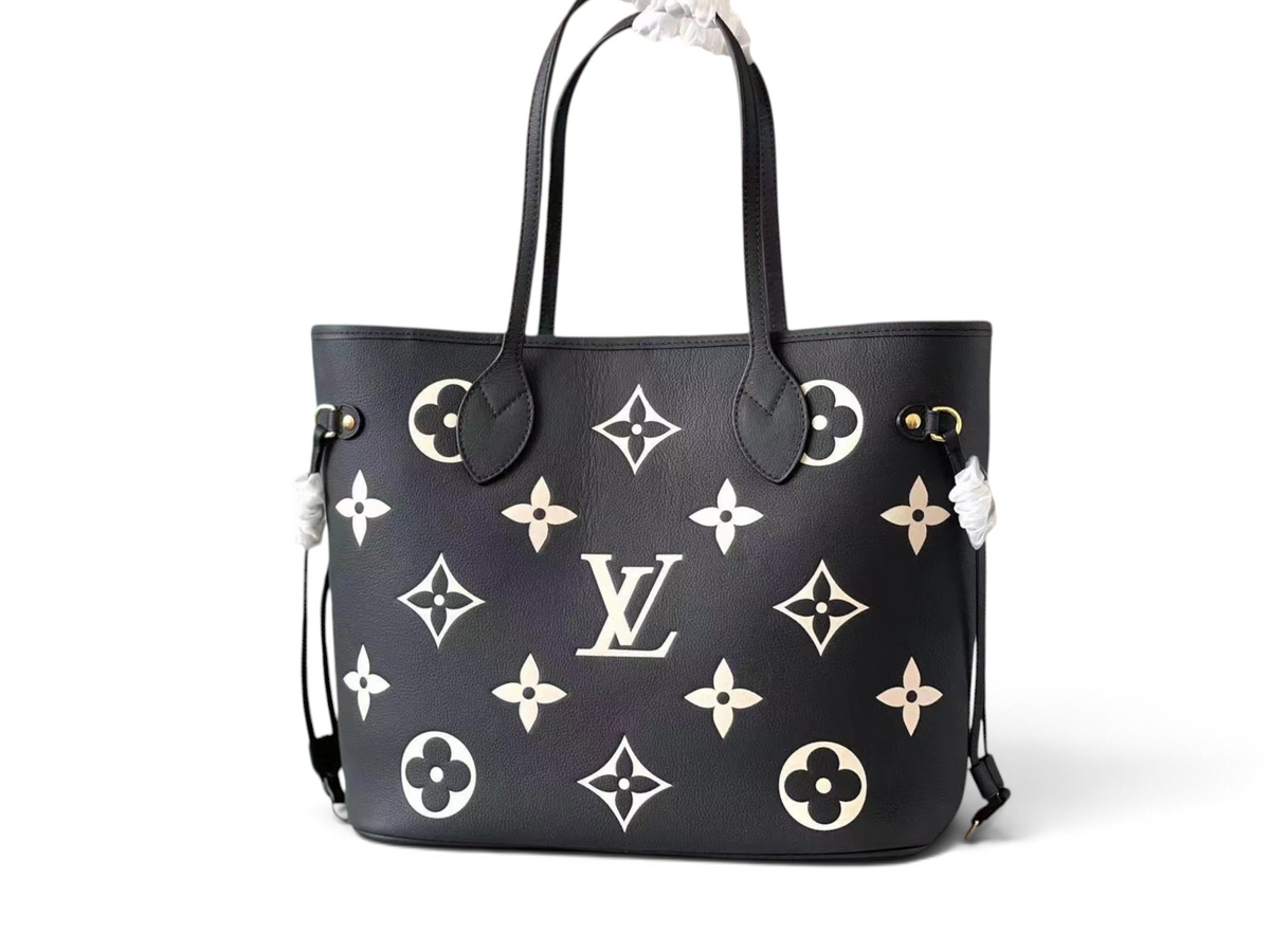 SWORD LUXURY siyah kanvas monogram tote çanta, krem rengi büyük LV desenleri ve deri detaylarıyla şık bir tasarım.