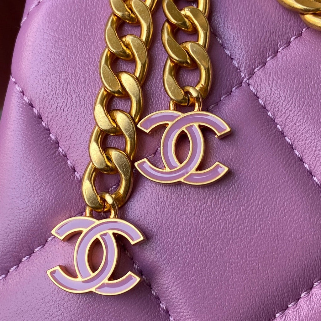 Matelasse Chain Shoulder Bag