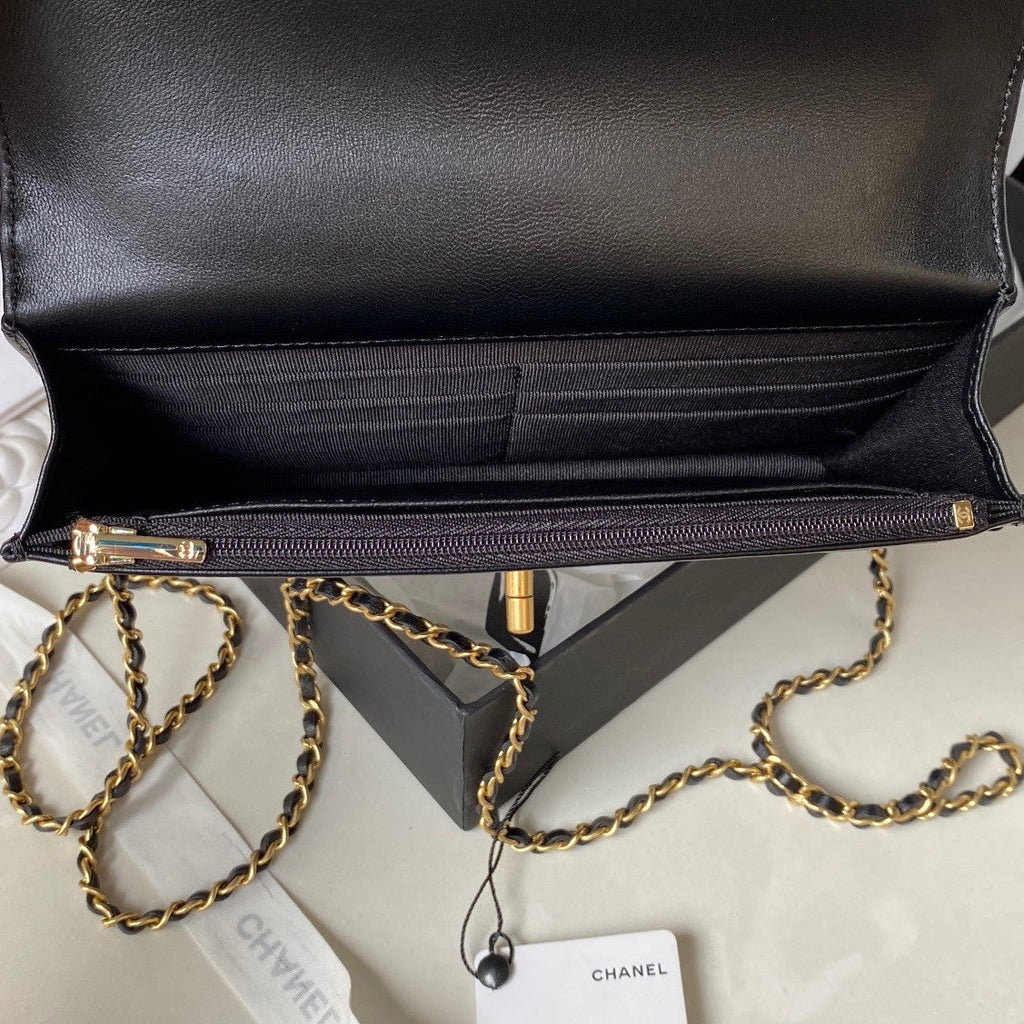19 Woc Quilted Chain Bag