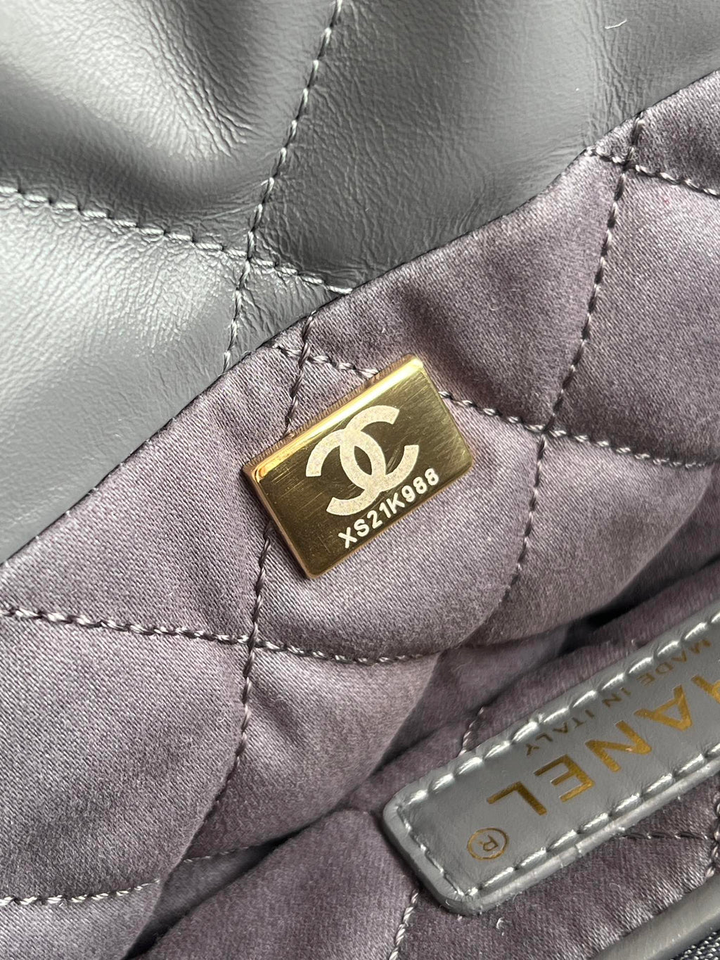 22 Medium Handbags