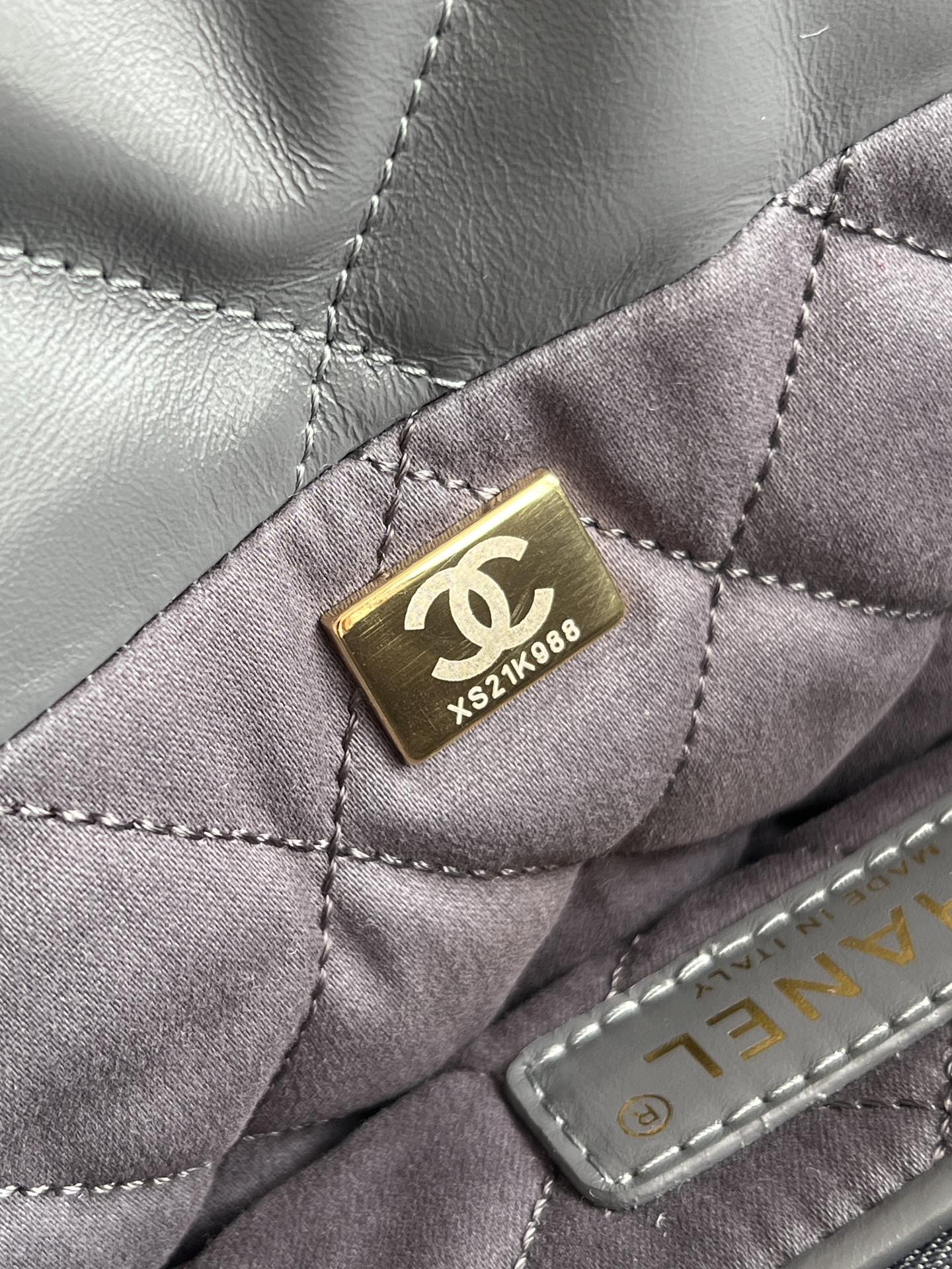 22 Medium Handbags