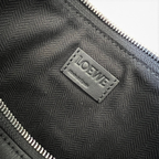 SWORD LUXURY Loewe Mini Hammock çanta iç kısmında yer alan deri marka etiketi ve fermuar detayı
