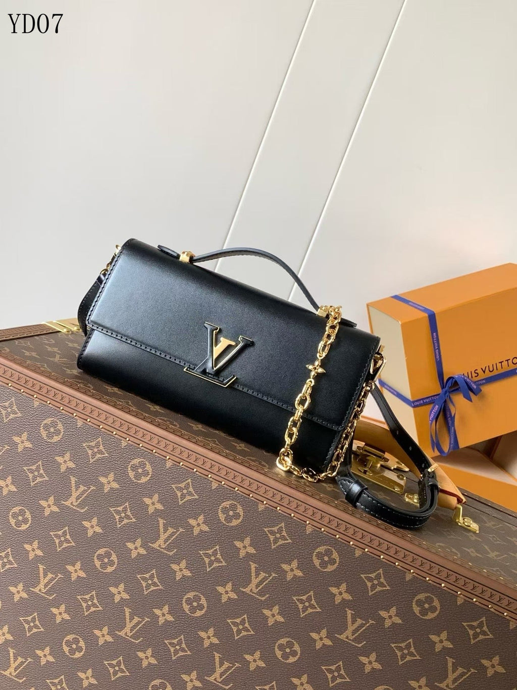 Capucines Wallet on Chain Bag