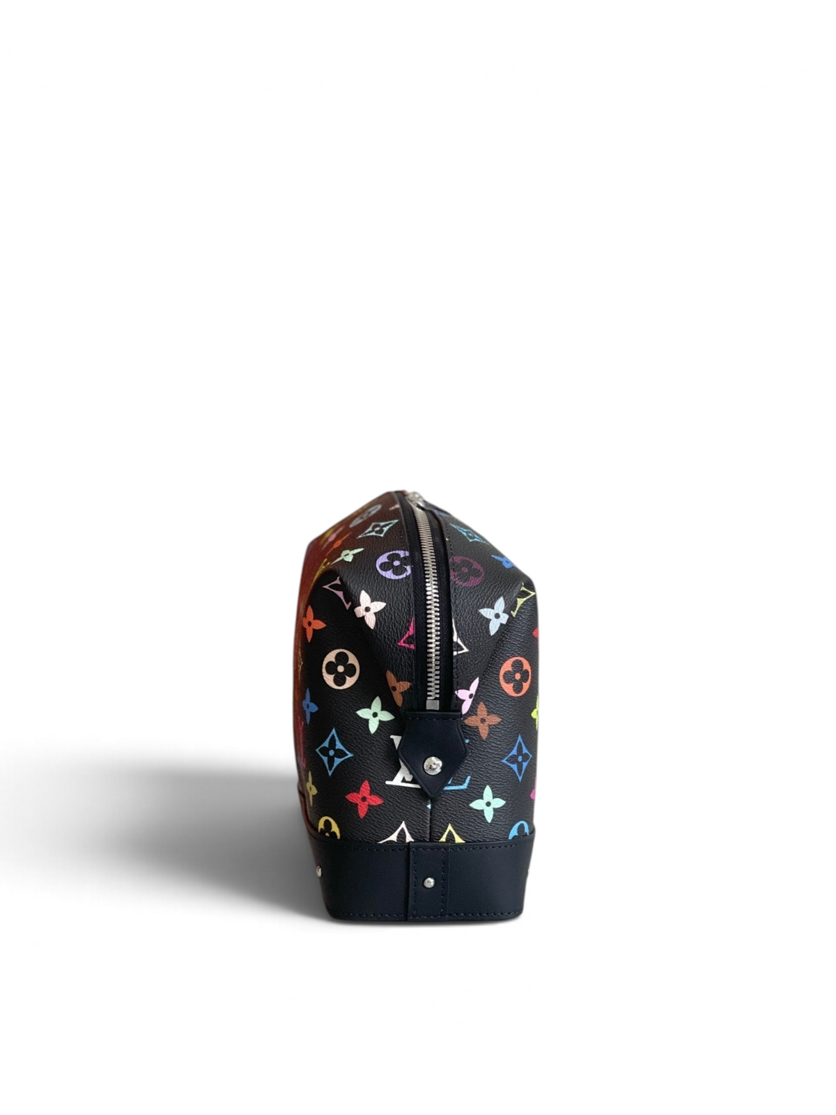 SWORD LUXURY siyah kanvas Louis Vuitton makyaj çantası, renkli monogram desenli ve gümüş fermuarlı yan görünüm.