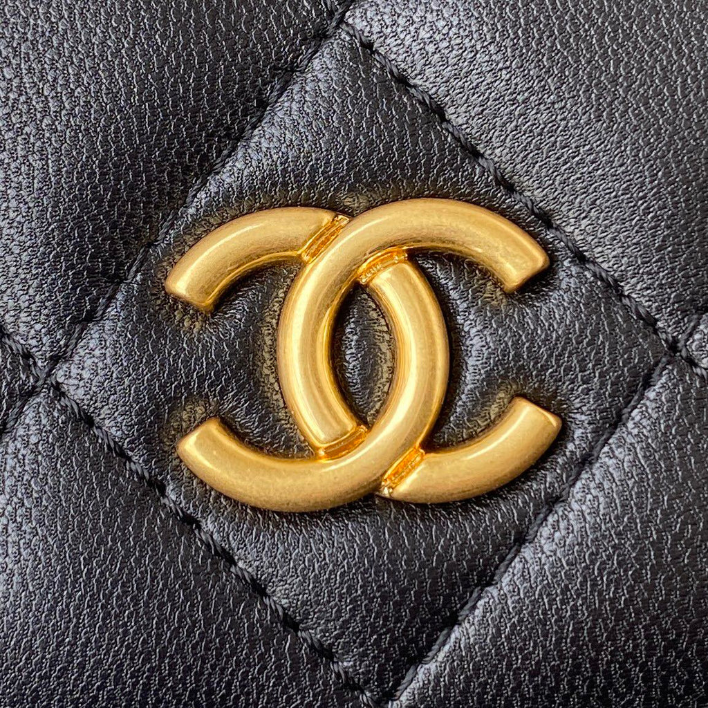Classic Quilted Wallet on Chain
