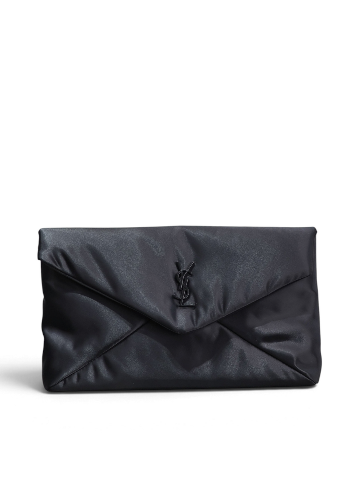 SWORD LUXURY siyah saten zarf model el çantası, üzerinde ton sür ton YSL metal logo detayı ile şık gece aksesuarı.