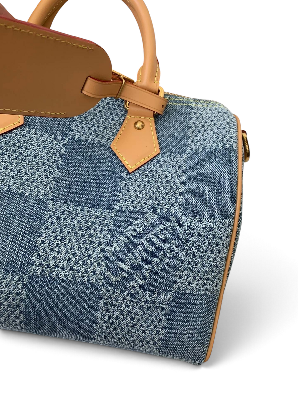 SWORD LUXURY Denim Damier Speedy çanta, dokulu mavi denim kumaş ve taba rengi deri detaylara sahip lüks tasarım.