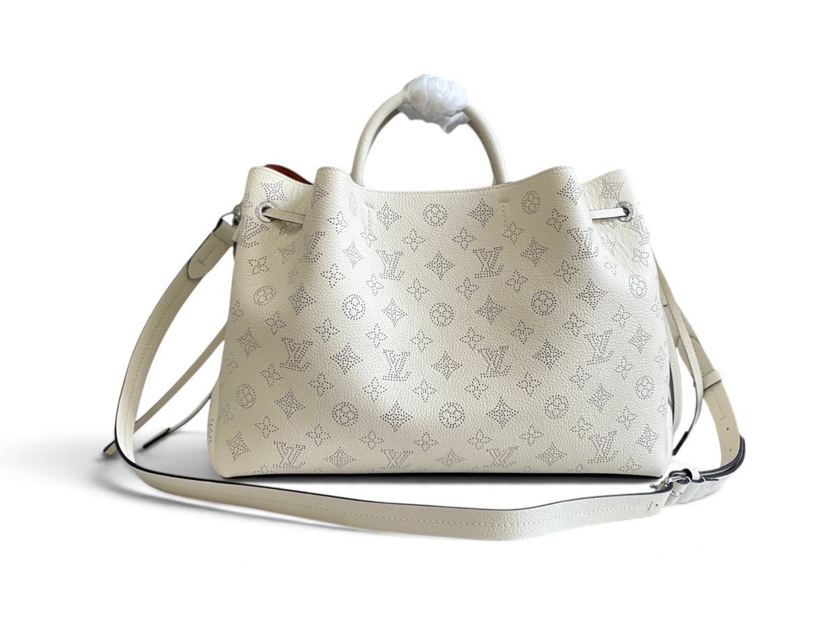 SWORD LUXURY Bella tote çanta, krem rengi delikli Monogram Empreinte deri, gümüş zincir detaylı ve ayarlanabilir askılı