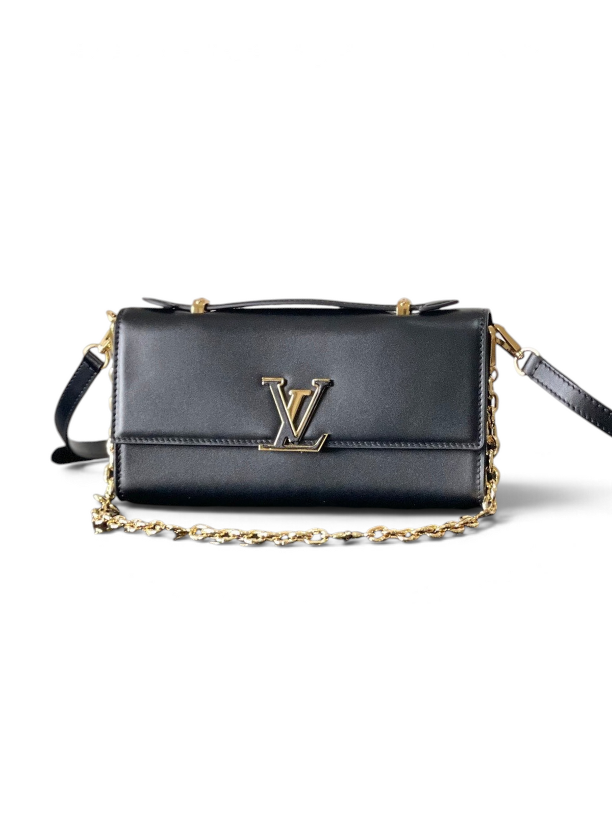 SWORD LUXURY imzalı, altın zincir detaylı ve LV logolu siyah deri Capucines cüzdan çanta
