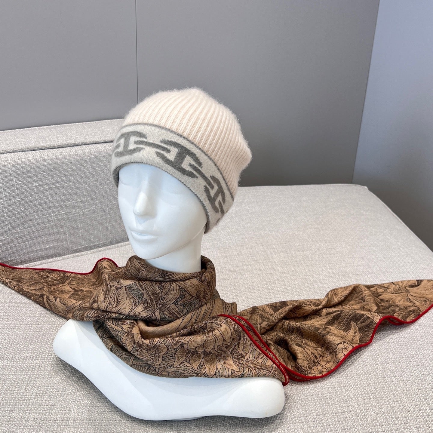“Francois Houtin” Botanical Garden Cashmere & Silk Shawl 136 x 137 cm