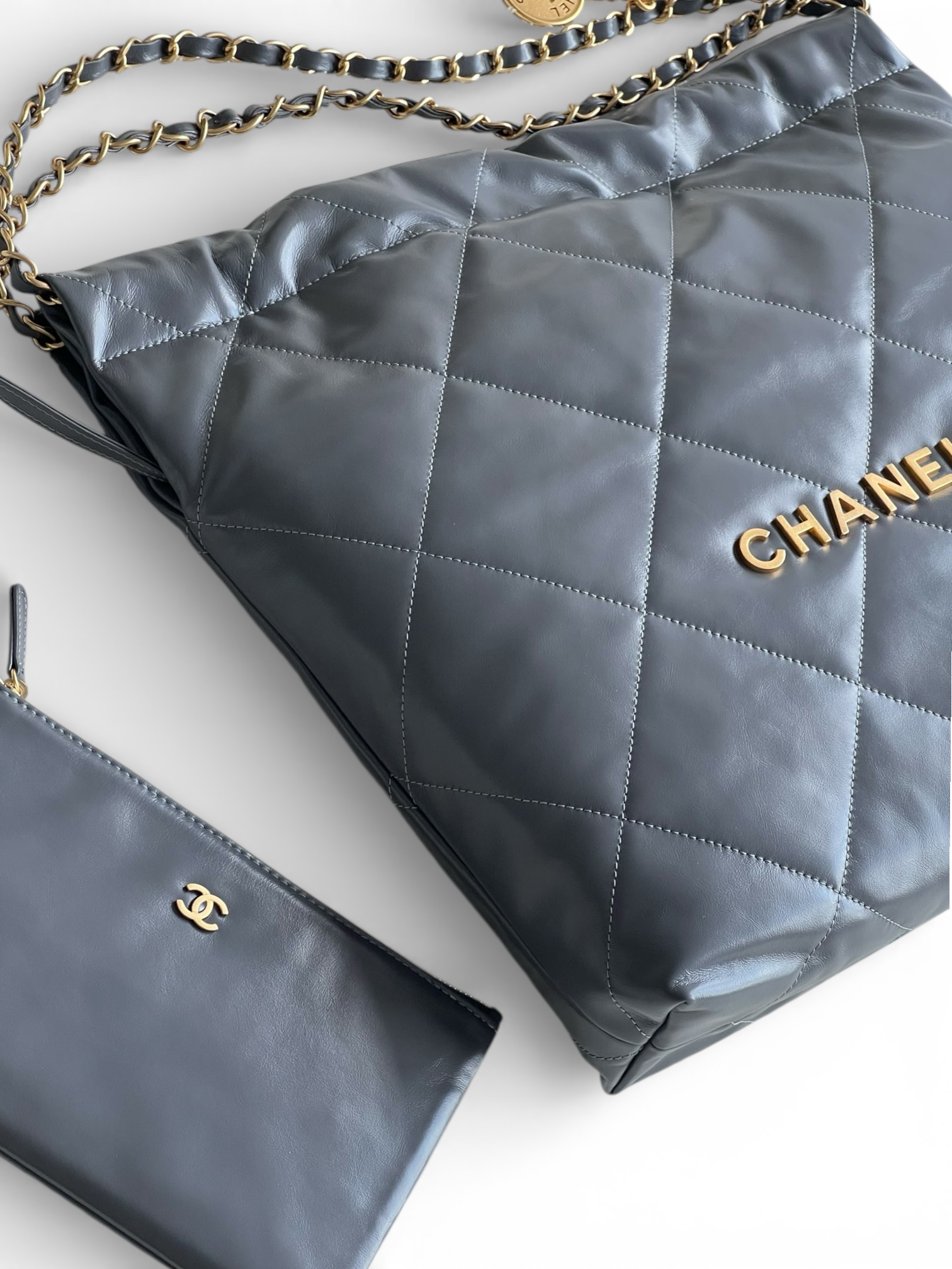 22 Medium Handbags
