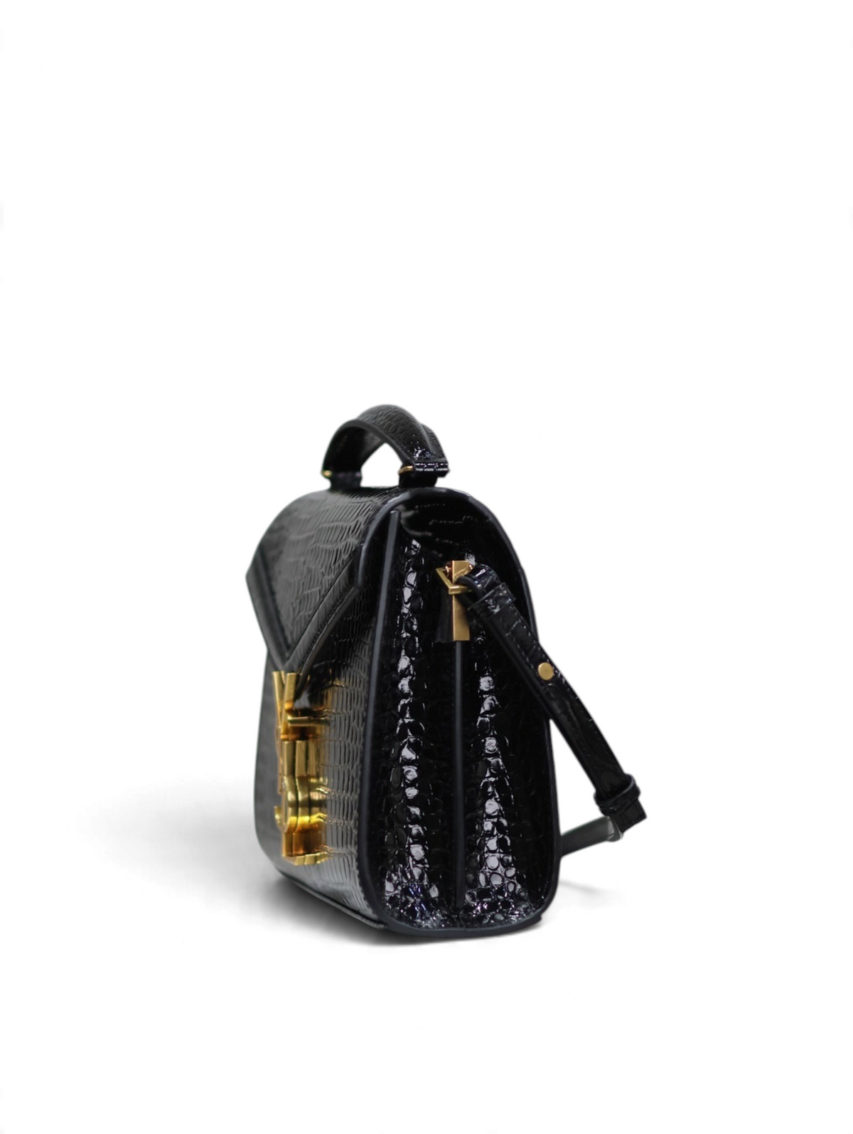 SWORD LUXURY Cassandra mini çanta, siyah timsah derisi görünümlü deri, altın tonlu YSL monogram ve yan profil görünümü.