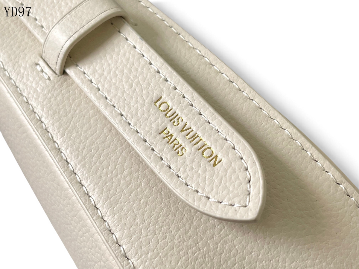 SWORD LUXURY Low Key omuz çantası, altın rengi kabartmalı Louis Vuitton Paris logolu, kaliteli bej deri detaylı.