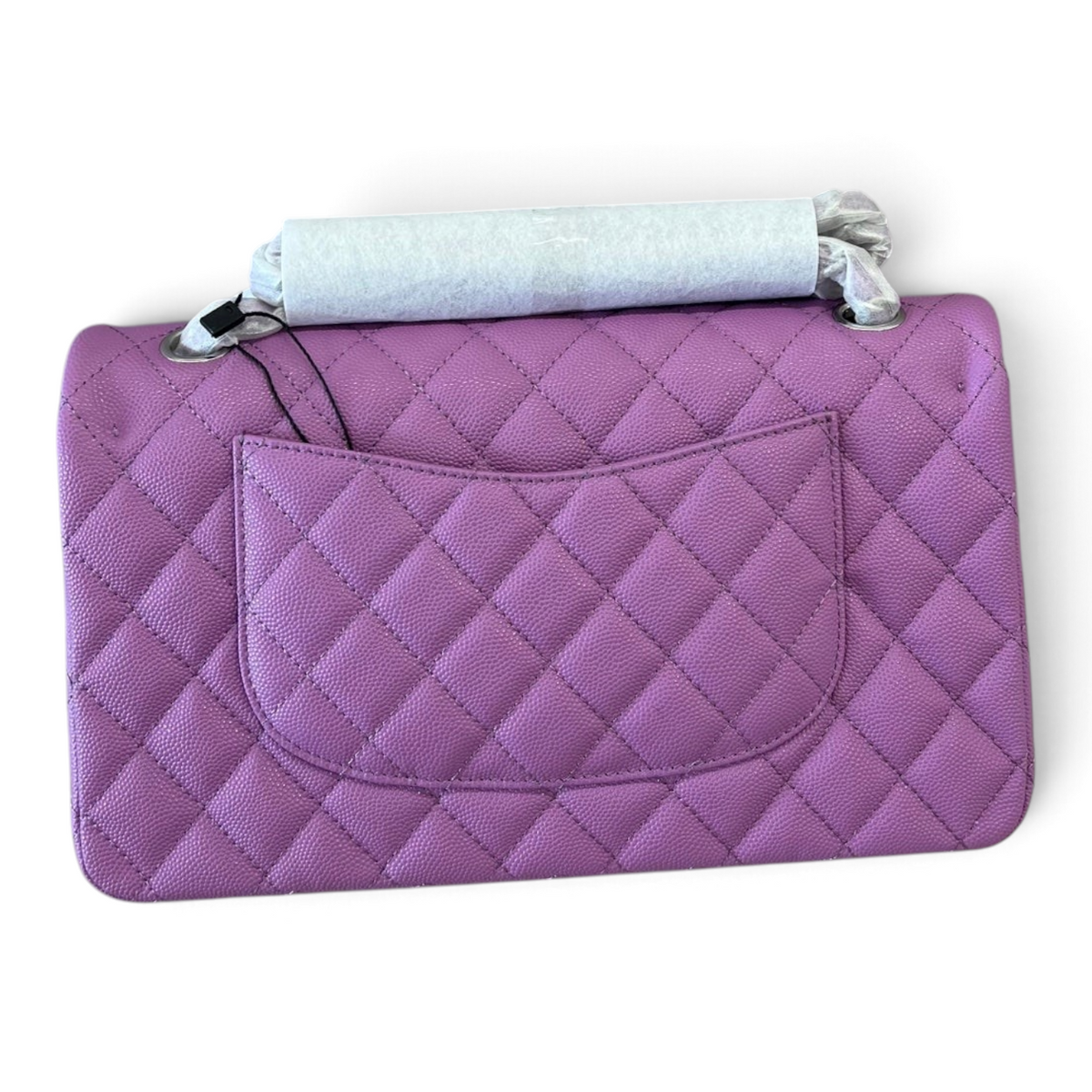 SWORD LUXURY mor renkli, kapitone desenli, caviar deri Chanel Classic Double Flap çanta arka görünümü