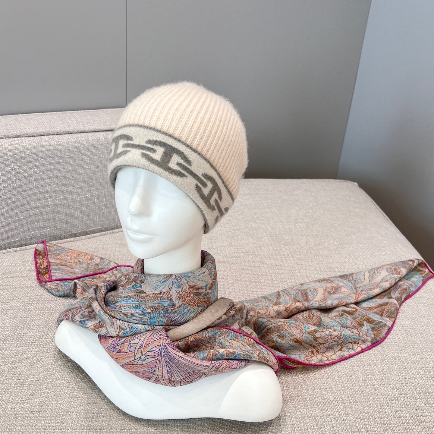 Botanical Garden Cashmere & Silk Shawl 136 x 137 cm – Pink