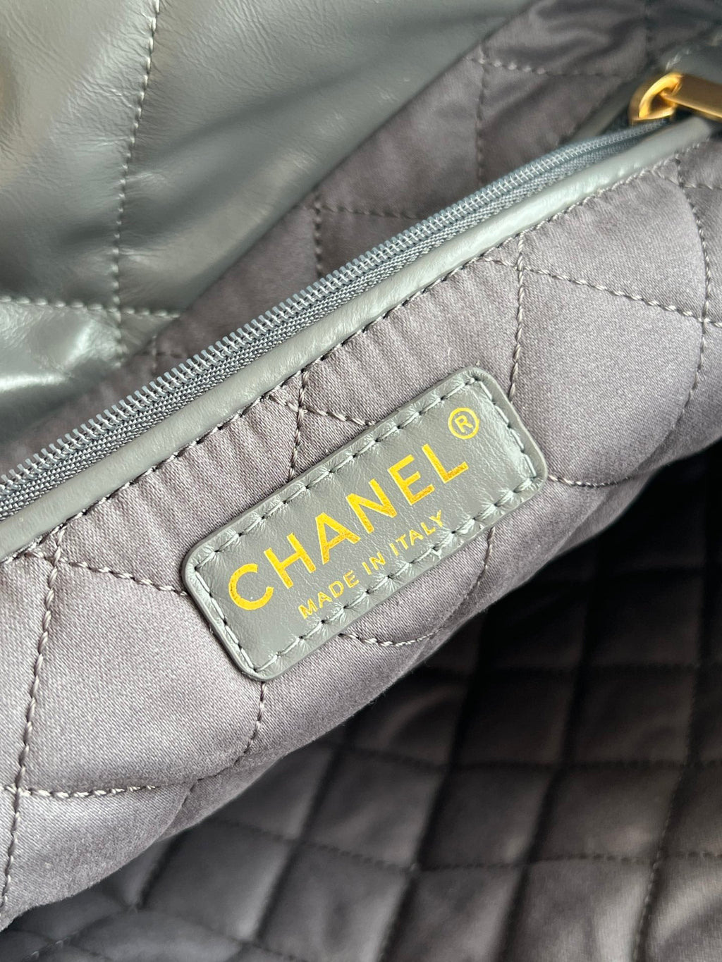 22 Medium Handbags