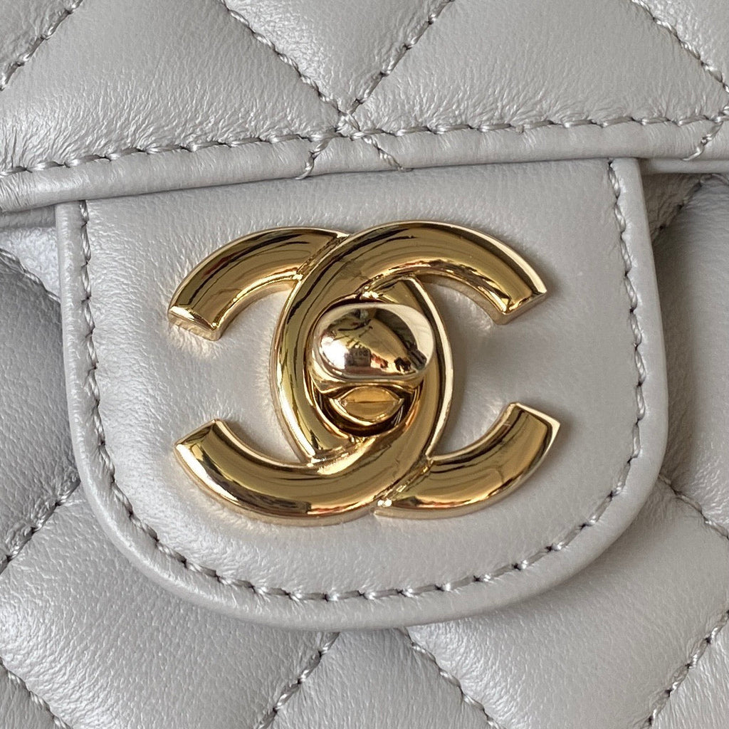 Diamond Top Handle Flap Bag 21 cm