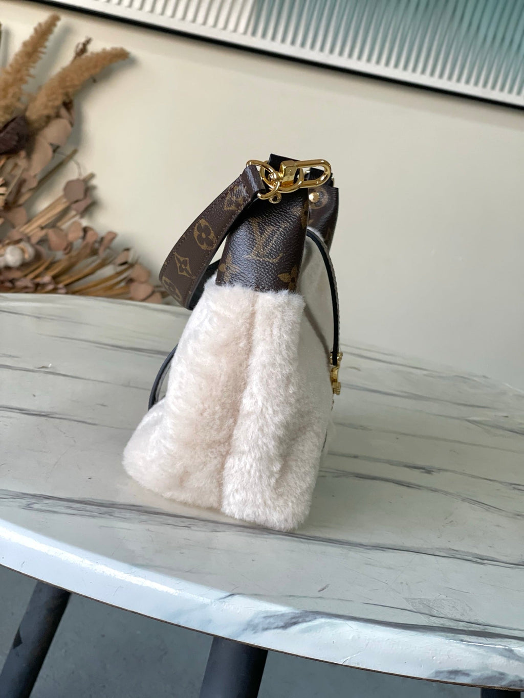 Ski Pochette Mia Shearling Handbag