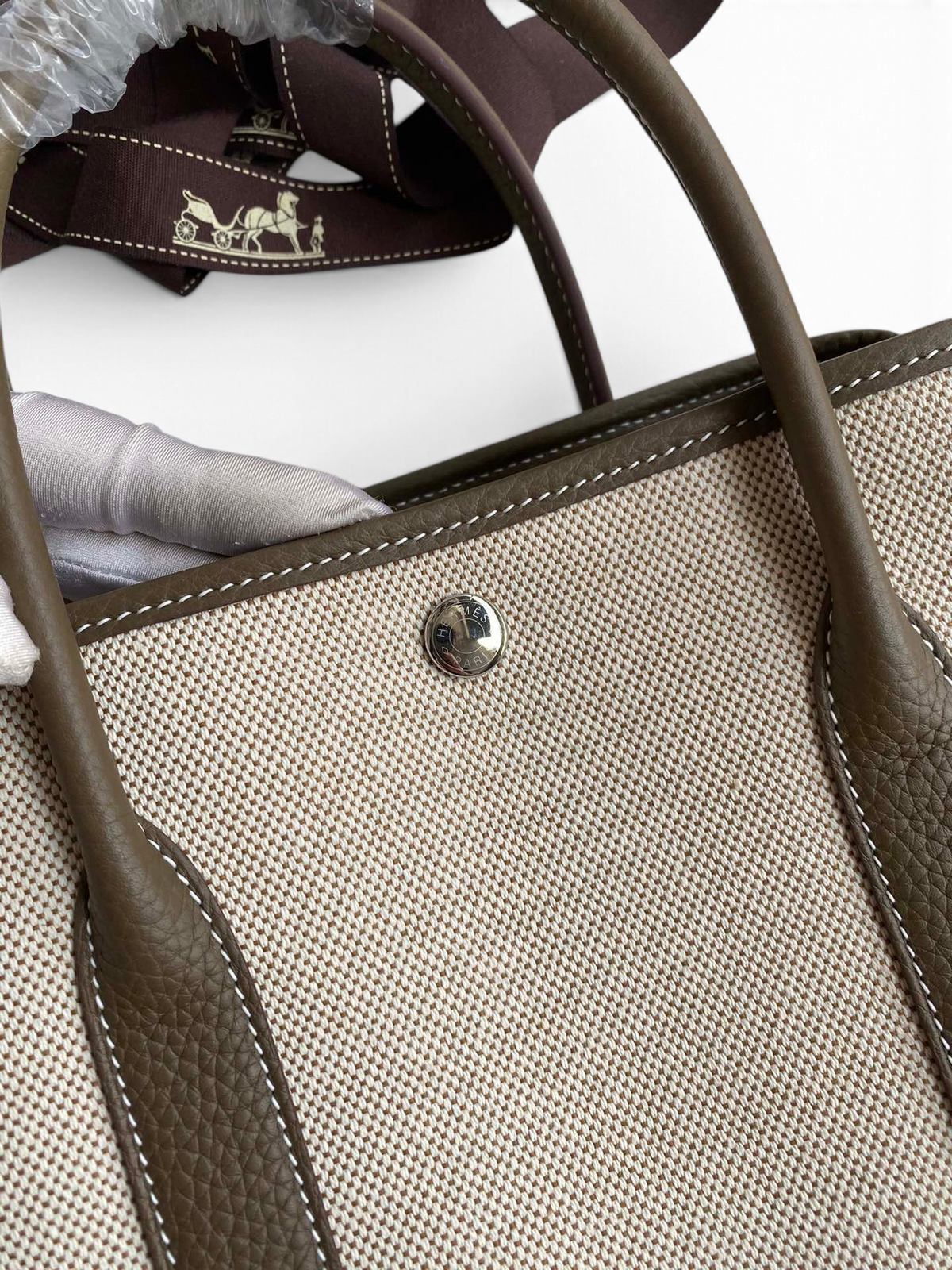 SWORD LUXURY Hermès Garden Party 30 çanta, bej kanvas ve kahverengi deri detaylı, metal çıtçıtlı tasarım