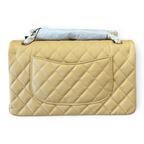 SWORD LUXURY imzalı, sarı renkli, kapitone desenli ve arka cepli caviar deri Chanel Classic Double Flap çanta.