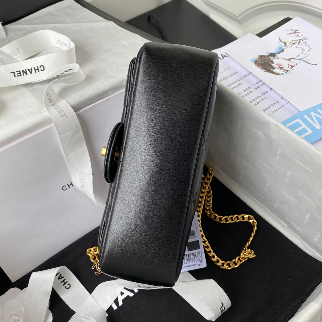 Matelasse Chain Shoulder Bag