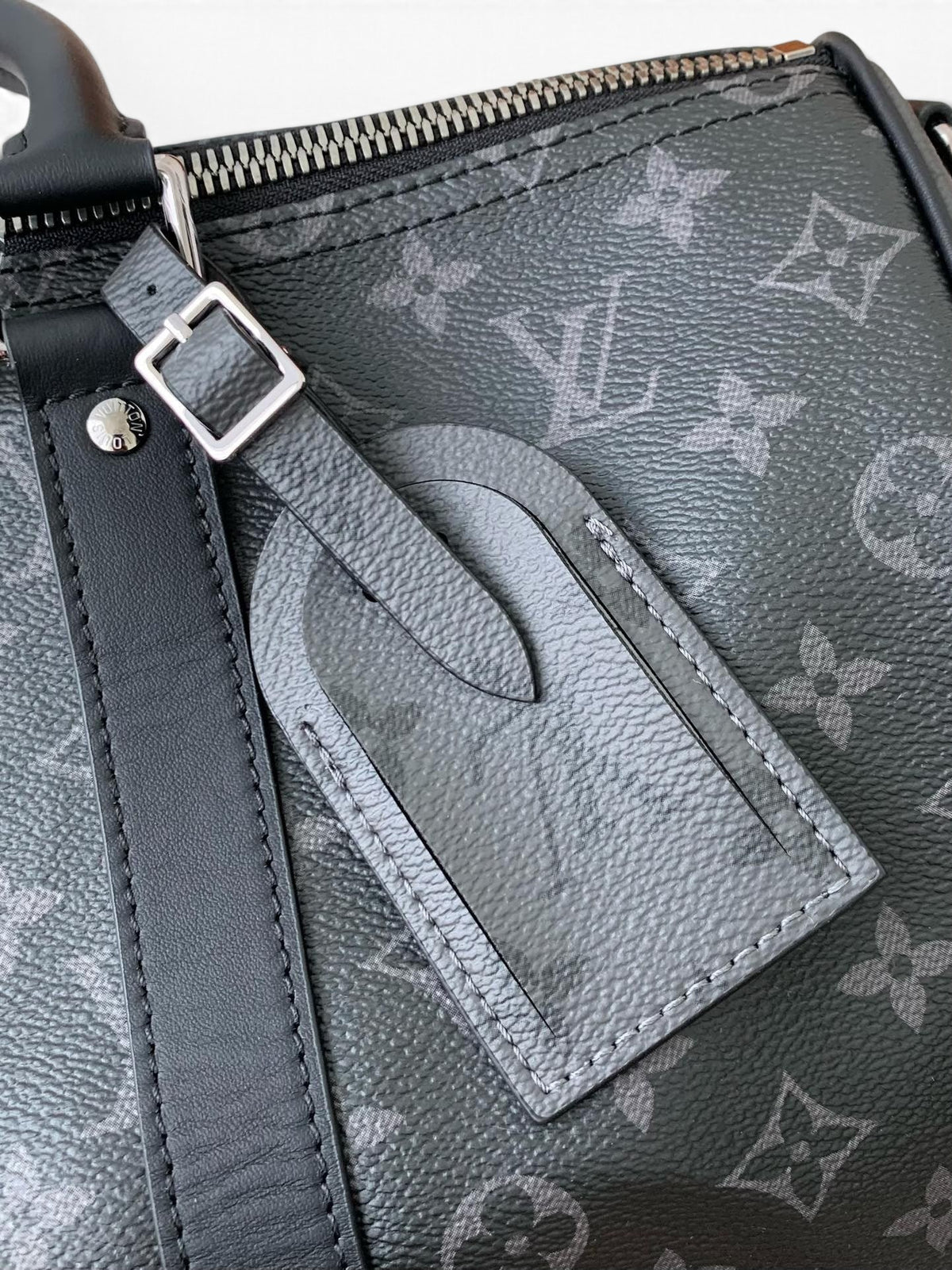 SWORD LUXURY Keepall Bandoulière 35 seyahat çantası, siyah deri detaylı gri Monogram Eclipse kanvas kumaş.