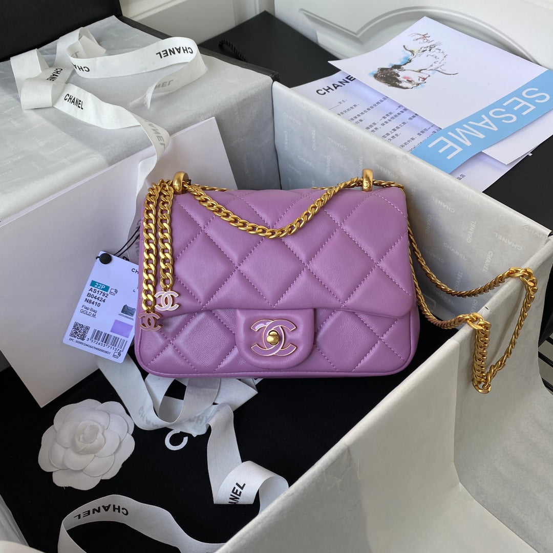 Matelasse Chain Shoulder Bag