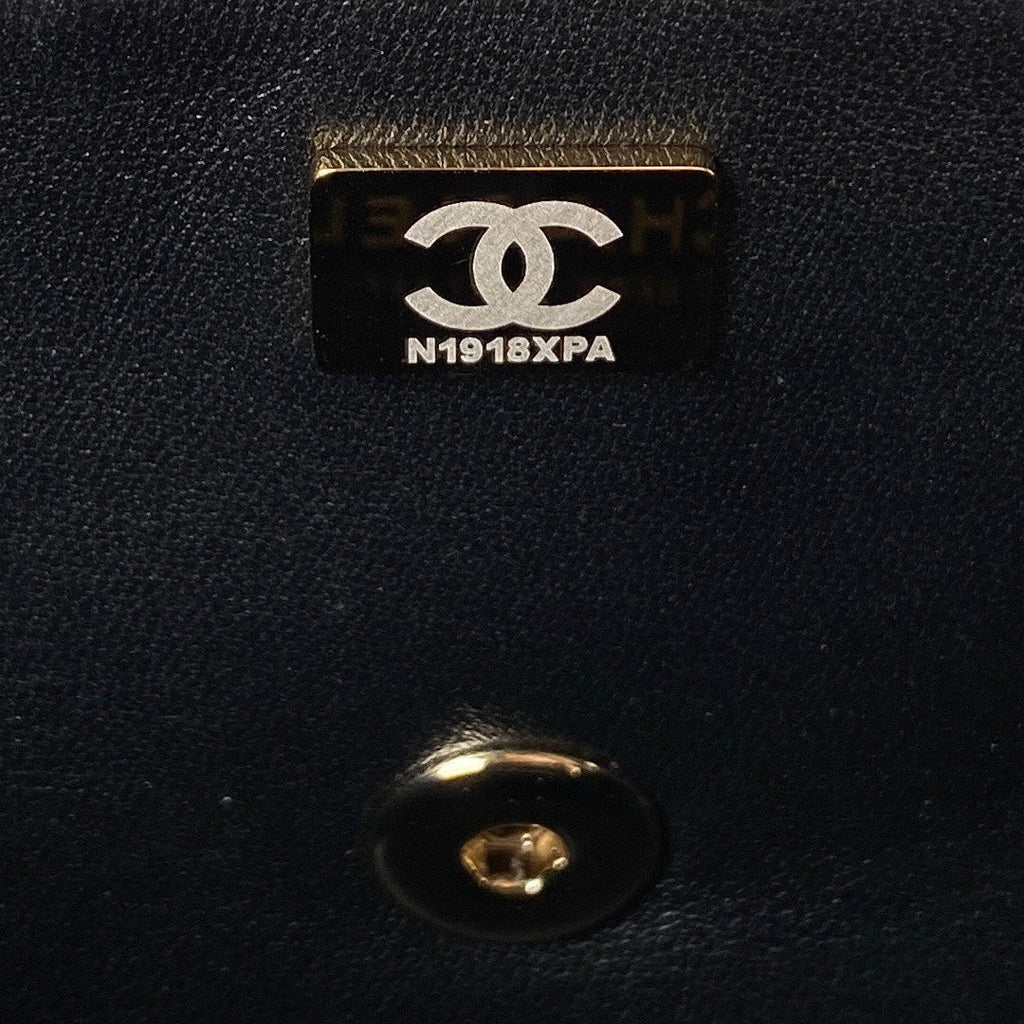 Diamond Top Handle Flap Bag 21 cm