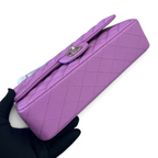 SWORD LUXURY imzalı, elmas kapitone desenli, lila rengi caviar deri Chanel Classic Double Flap çanta