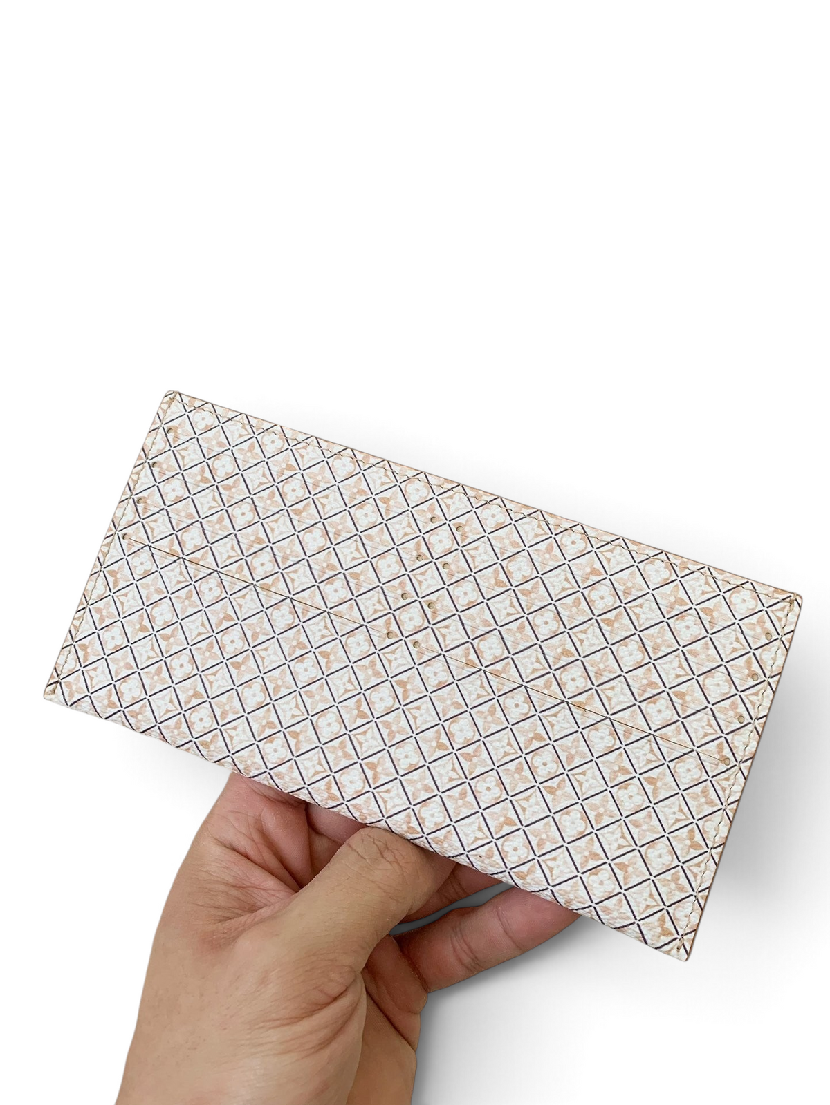 SWORD LUXURY beyaz monogram kanvas Pochette Felicie çanta, pastel pembe detaylar ve lüks kutusuyla birlikte.