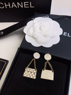Quilted Bag Drop Earrings – Gold-Tone Statement with Chain Detail