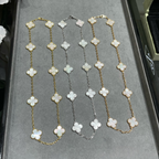 Clover Necklace – Mother of Pearl
