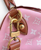 SWORD LUXURY Louis Vuitton Speedy Bandoulière 30 pembe monogram deri çanta, altın tonlu metal detaylar ve deri saplar.