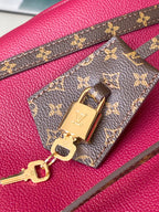 Express Medium Leather Shoulder Bag