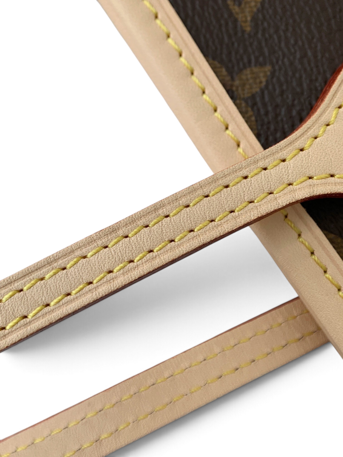 SWORD LUXURY Neverfull MM çanta, monogram kanvas ve sarı dikişli doğal deri sap detayları.