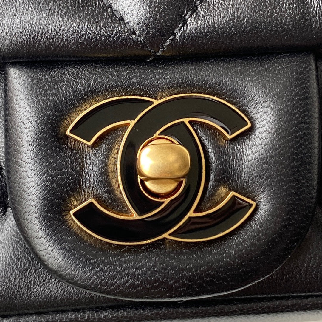 Matelasse Chain Shoulder Bag