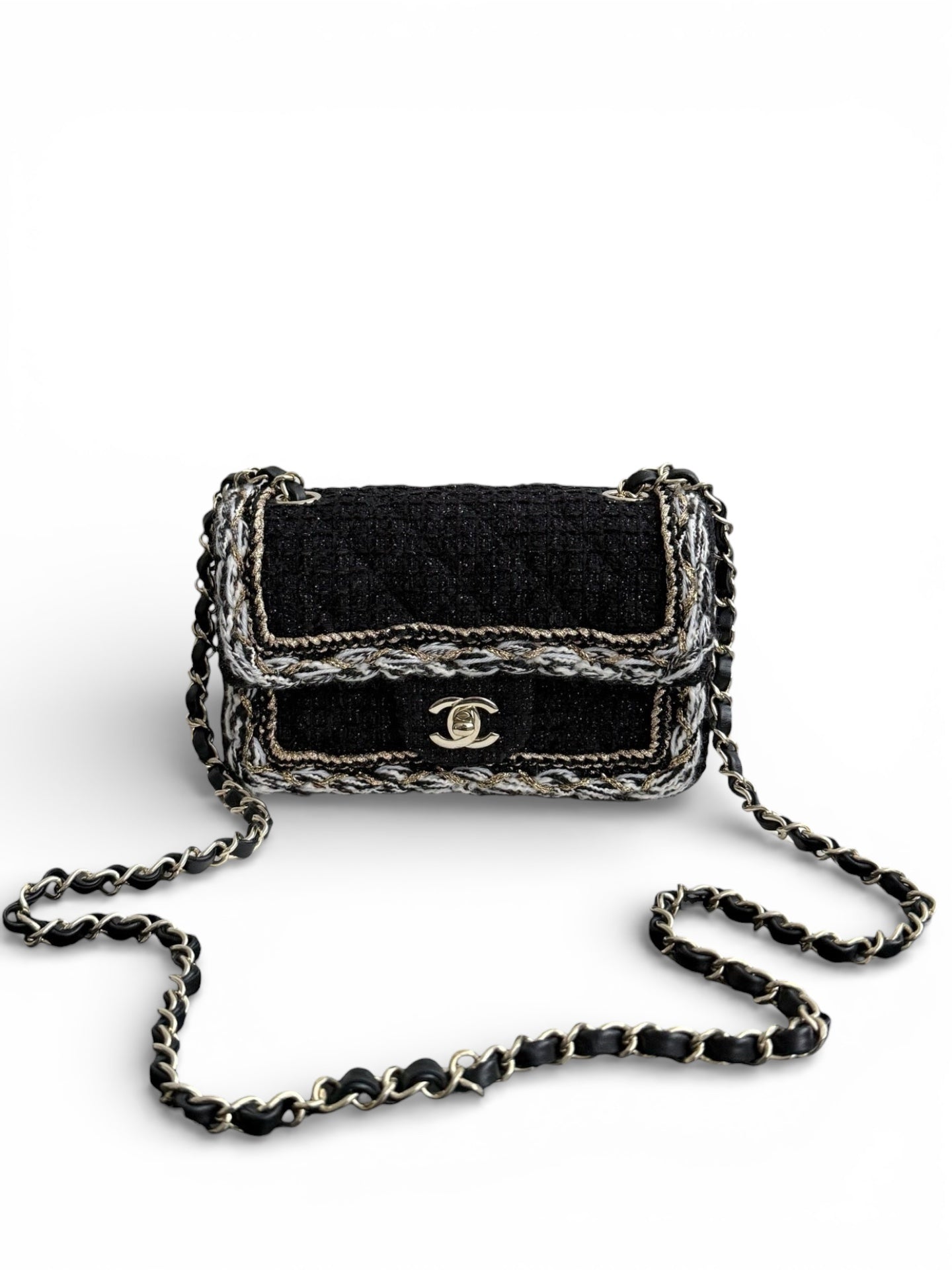 25 Tweed Flap Shoulder Bag