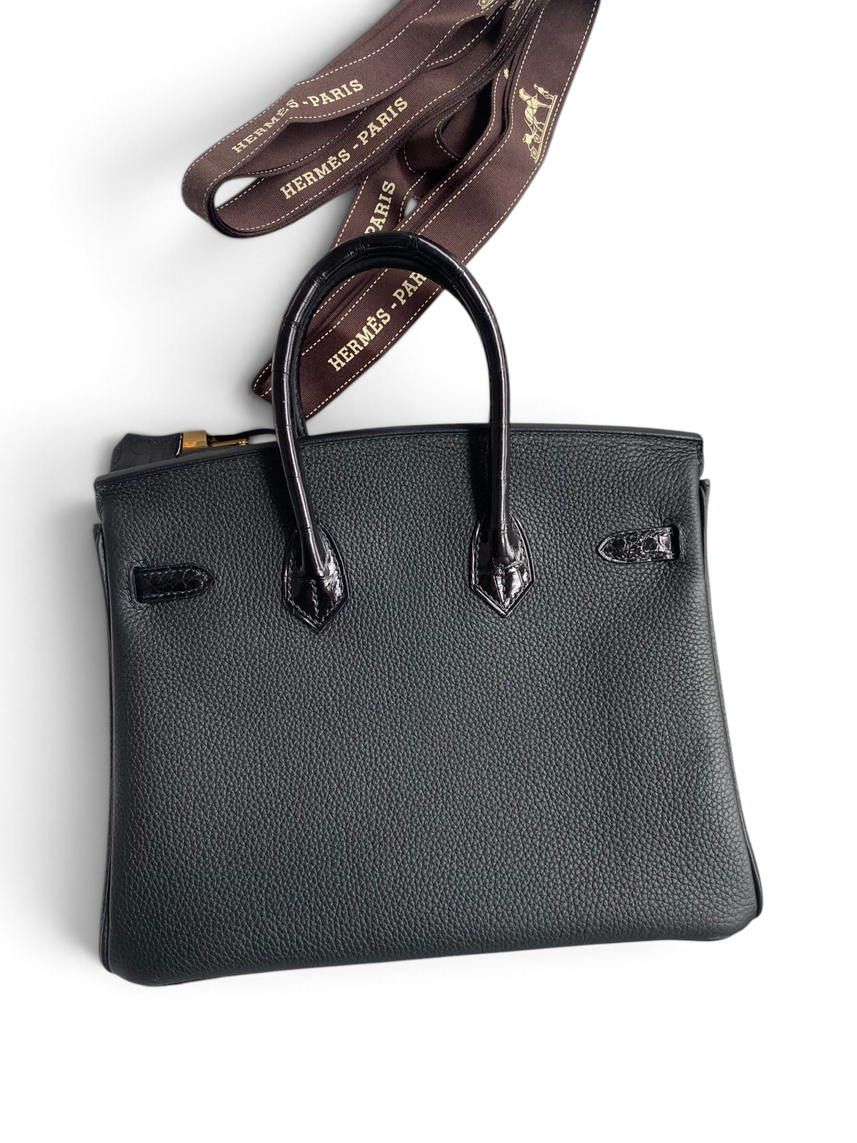 SWORD LUXURY siyah Togo deri ve timsah derisi detaylı Hermès Birkin 30 çanta, altın donanımlı ve kutusunda.