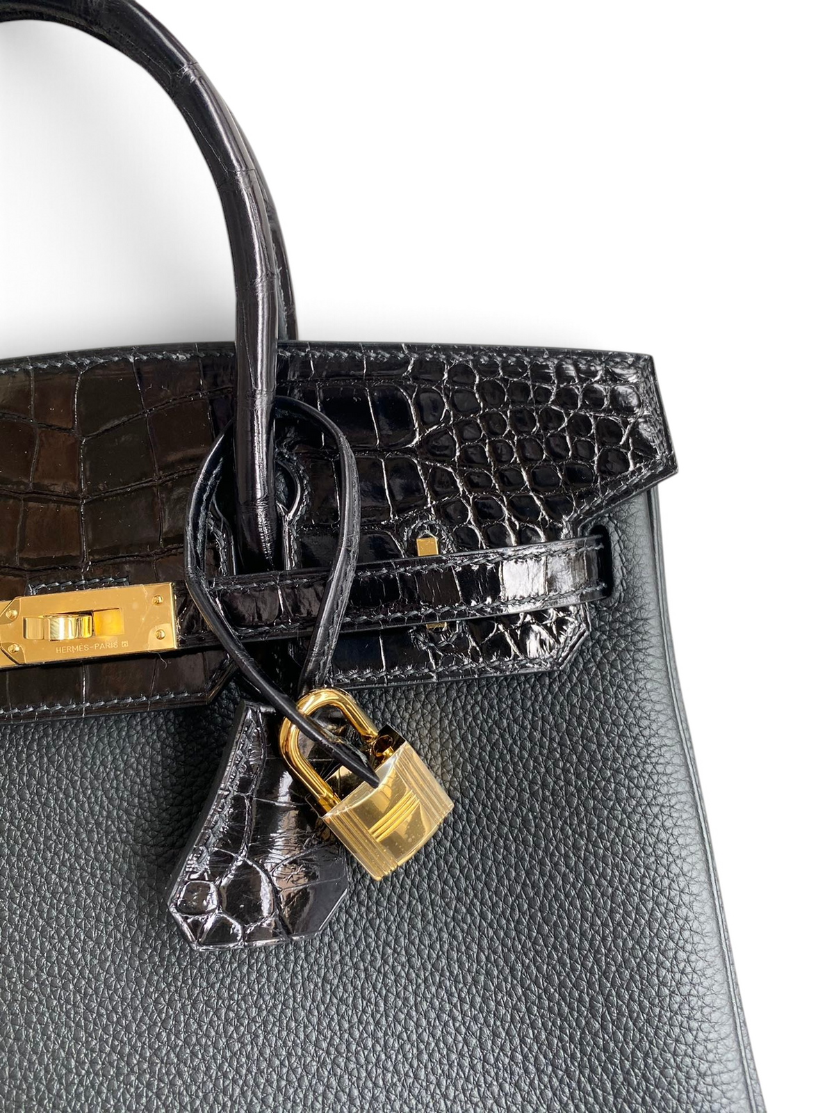 SWORD LUXURY siyah Togo deri ve parlak timsah derisi detaylı, altın donanımlı Hermès Birkin 30 çanta.