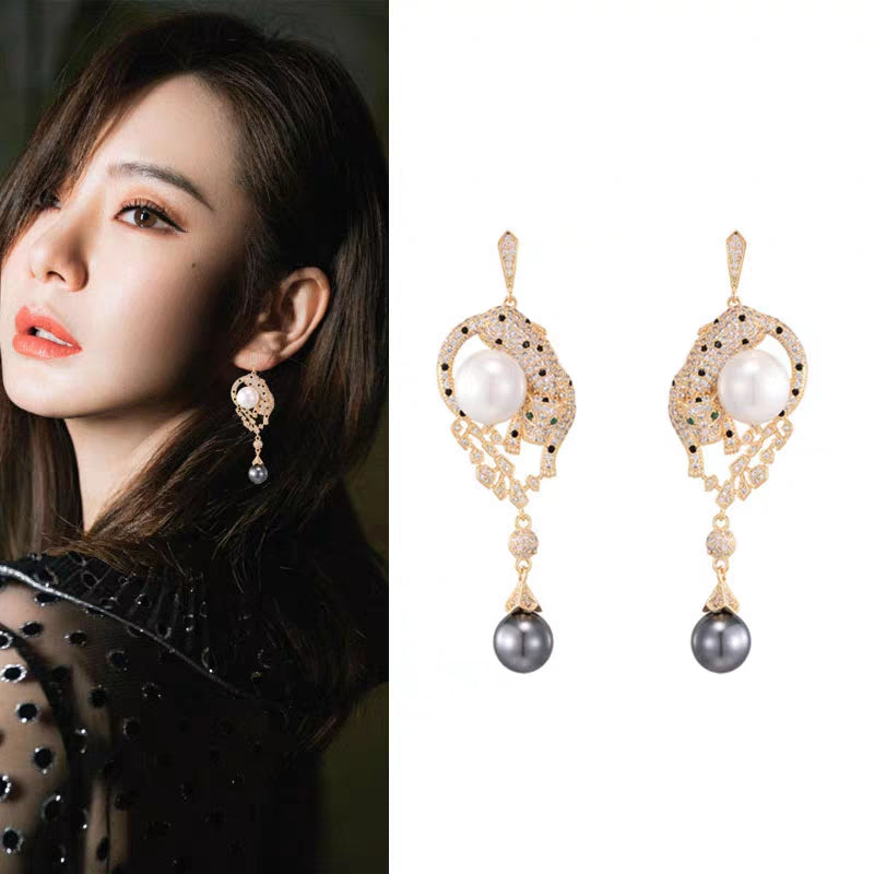 Panthère Pearl Drop Earrings