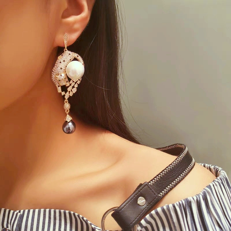 Panthère Pearl Drop Earrings