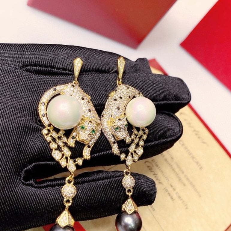 Panthère Pearl Drop Earrings