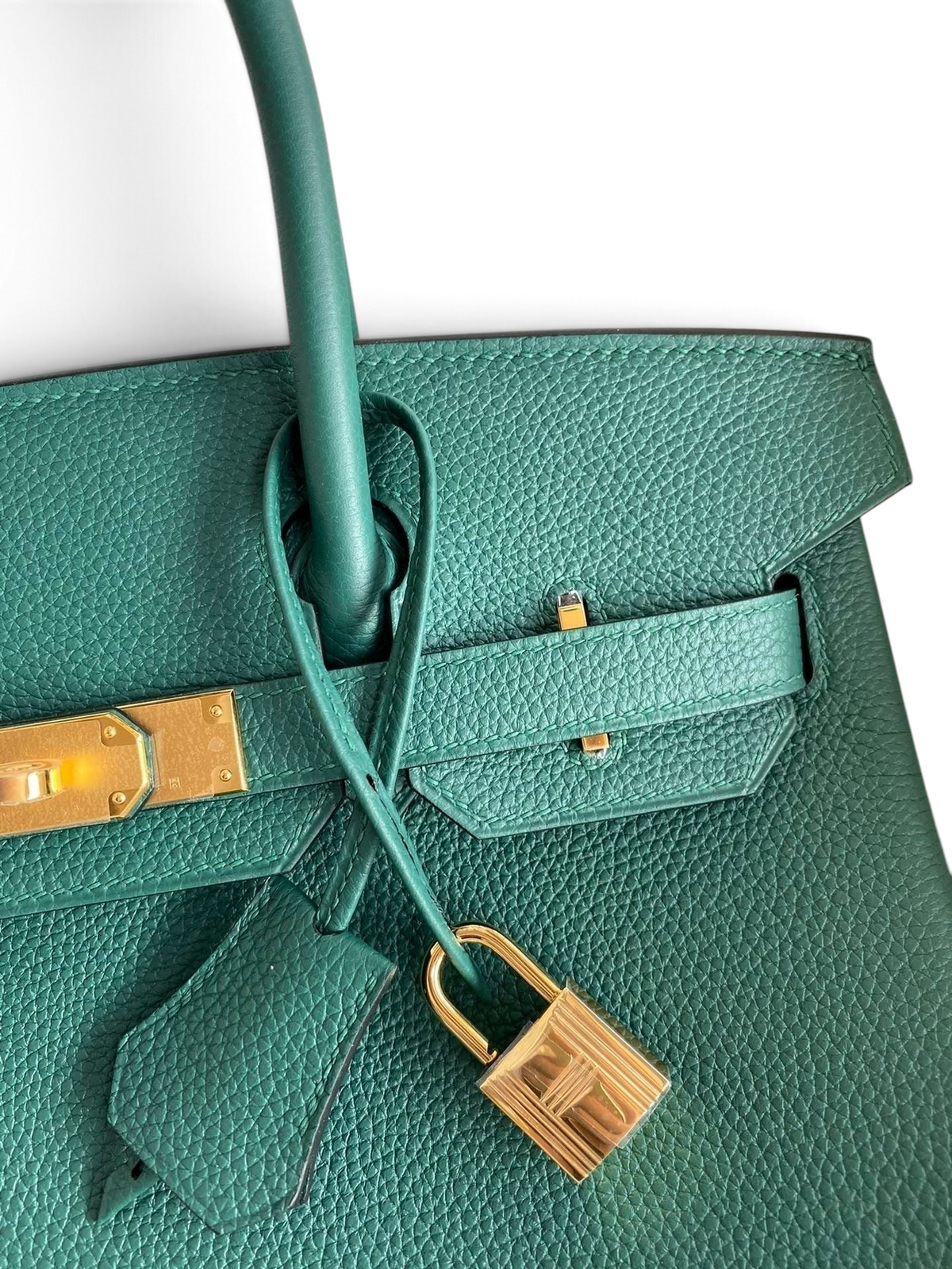 SWORD LUXURY marka, altın donanımlı, yeşil Togo deri Hermès Birkin 30 çanta detayı.