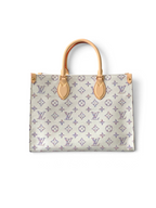 SWORD LUXURY imzalı, çok renkli monogram desenli, deri detaylı ve geniş iç hacimli şık Louis Vuitton OnTheGo MM çanta.
