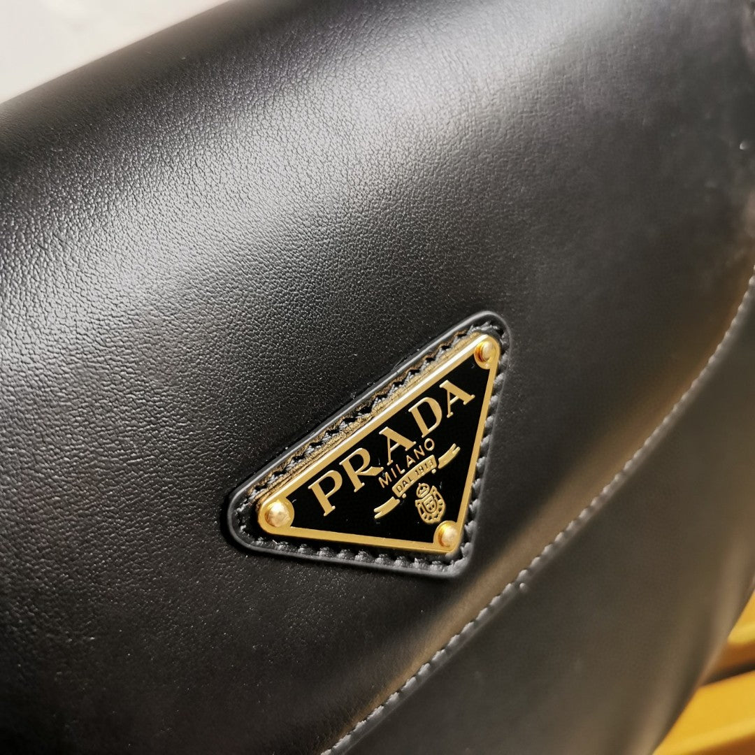 Moon Leather Shoulder Bag - Black - View 6