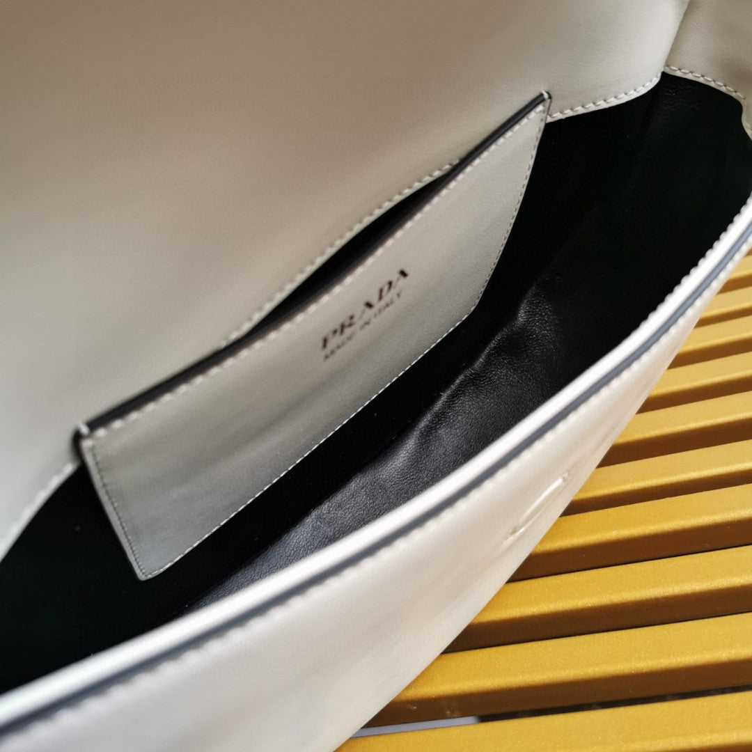 Moon Leather Shoulder Bag - White - View 9