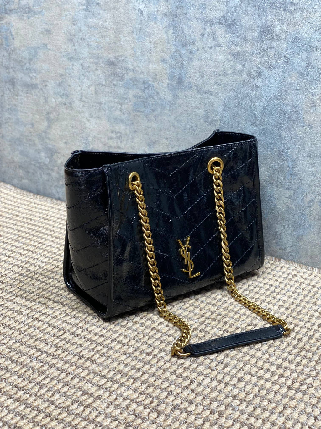 Saint Laurent Niki Small Shopping Bag in Black Waxed calfskin Leather - Detail View 2